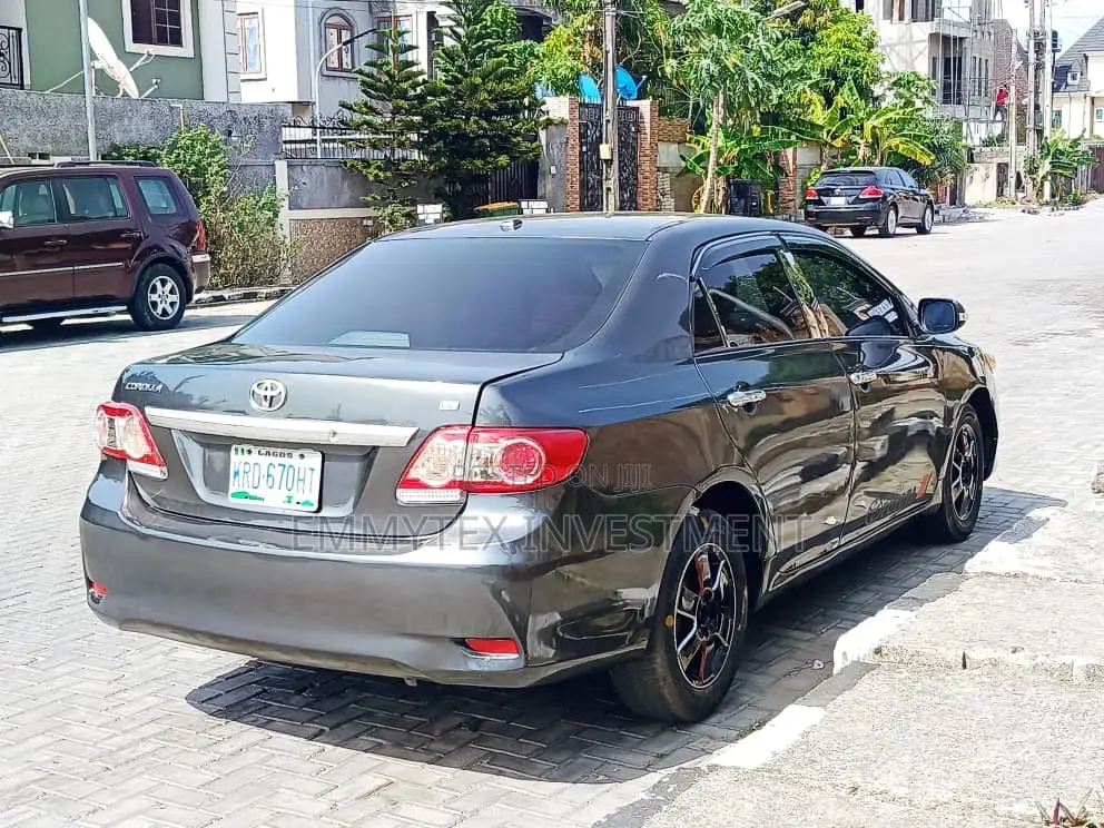 Toyota Corolla 2011 Gray