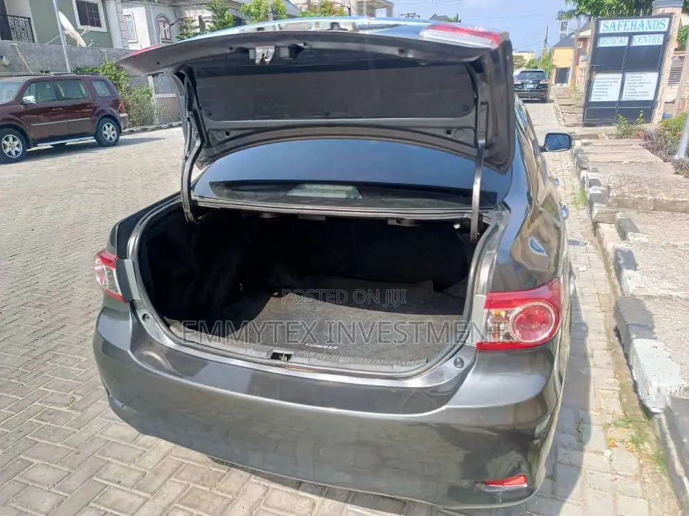 Toyota Corolla 2011 Gray