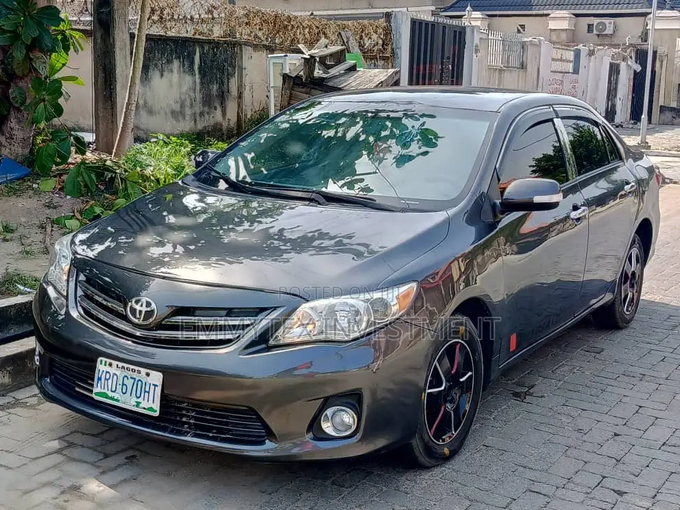 Toyota Corolla 2011 Gray