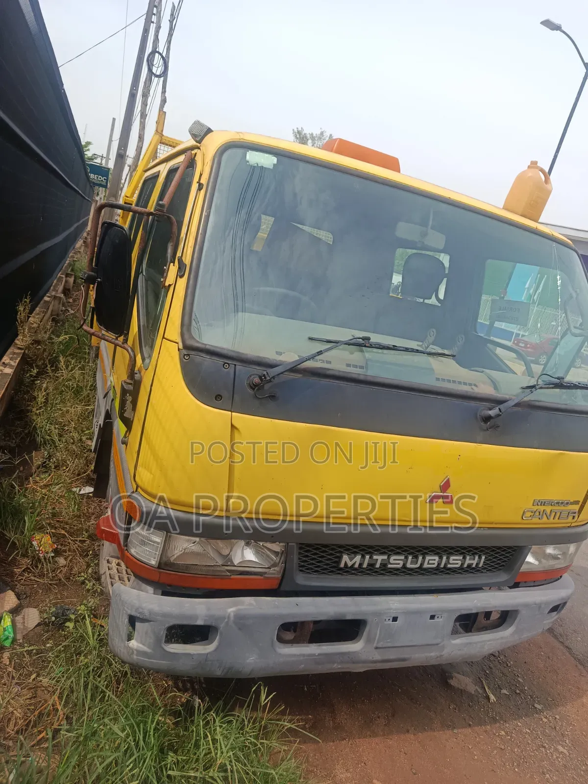 Mitsubishi Canter 2000 Yellow