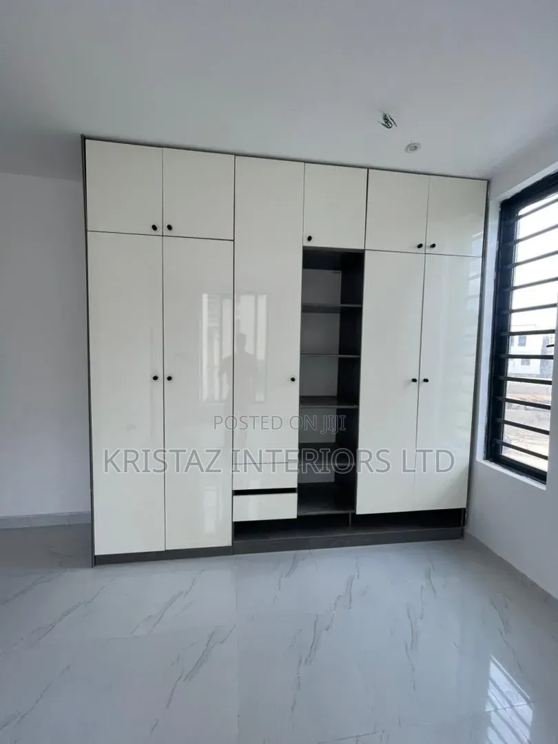 2bdrm Apartment in Lekki Phase 1 for sale