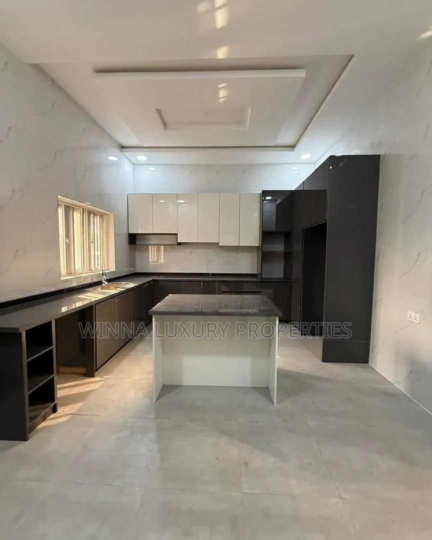 6bdrm Penthouse in Gwarinpa Extension for sale