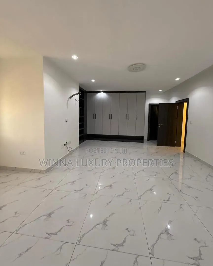 6bdrm Penthouse in Gwarinpa Extension for sale