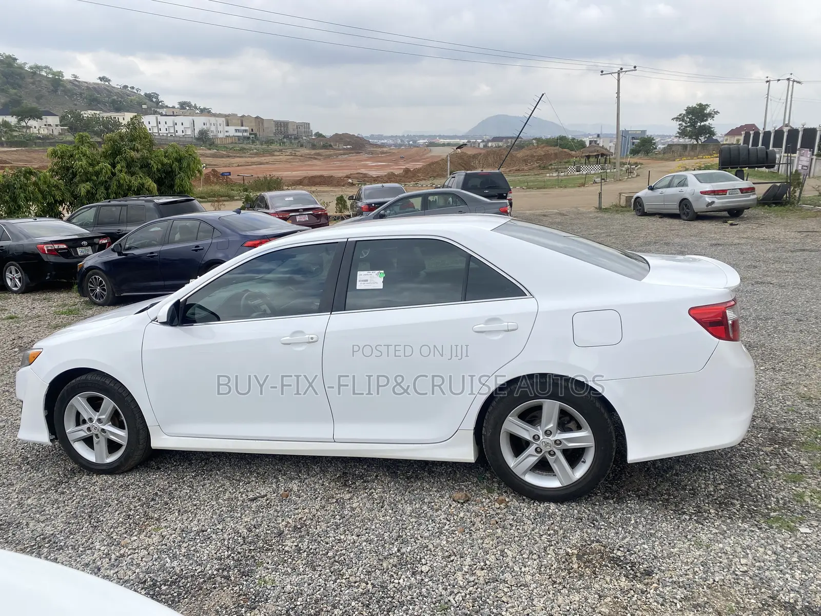 Toyota Camry SE 4dr Sedan (2.5L 4cyl 6A) 2013 White
