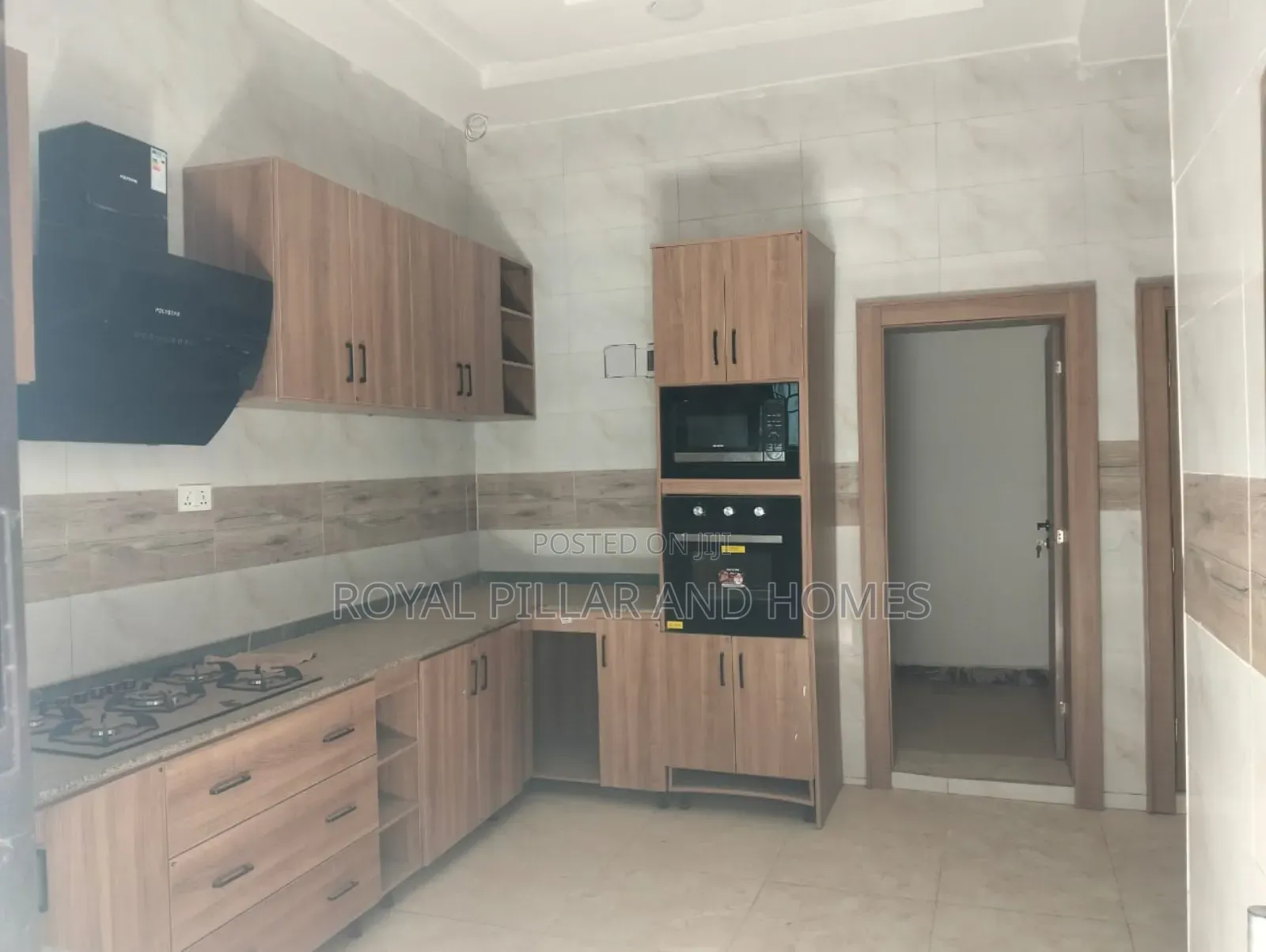 5bdrm Townhouse/Terrace in Guzape Main for sale