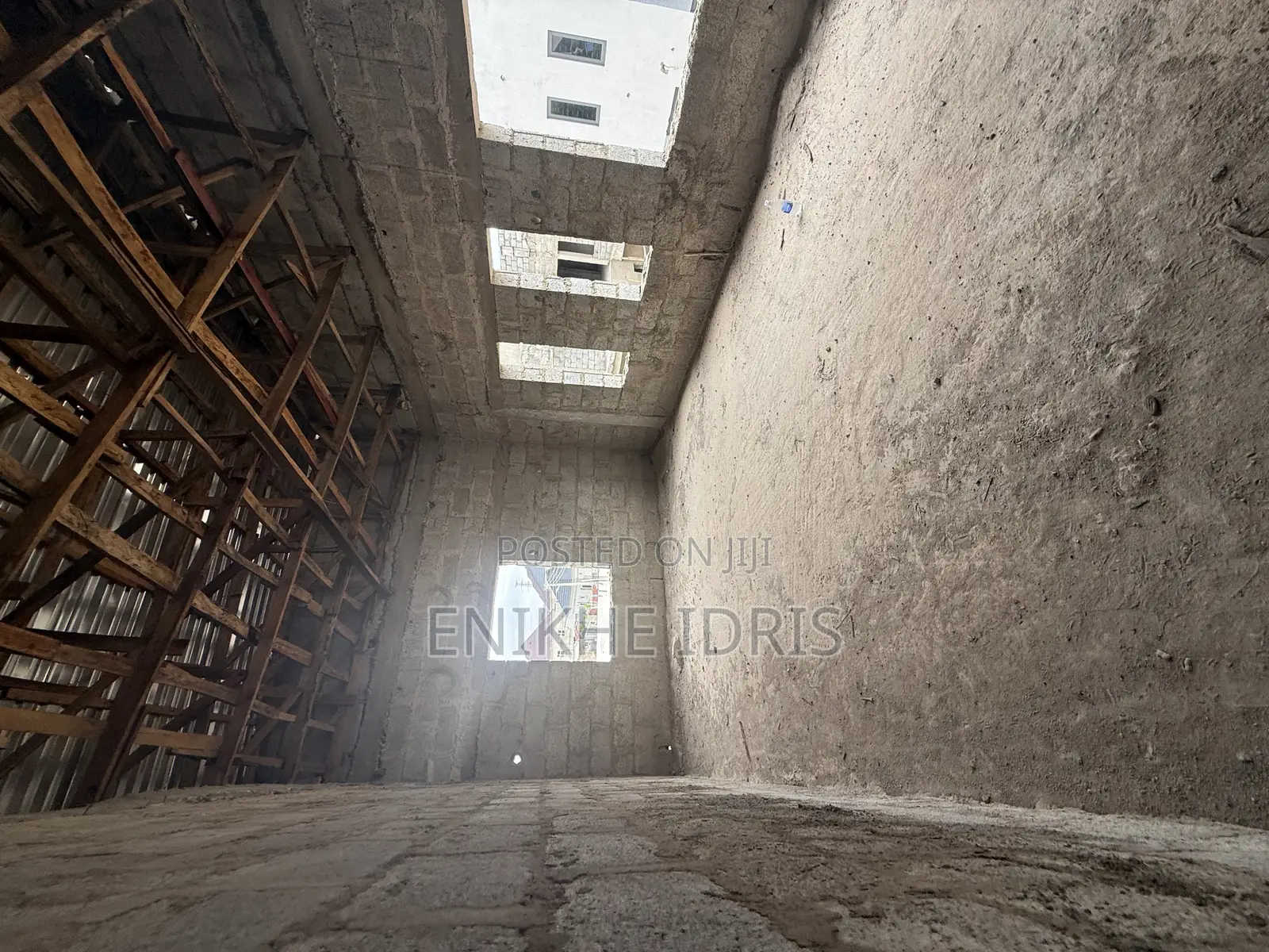 5bdrm Duplex in Brave Estate, Sabon Lugbe for sale