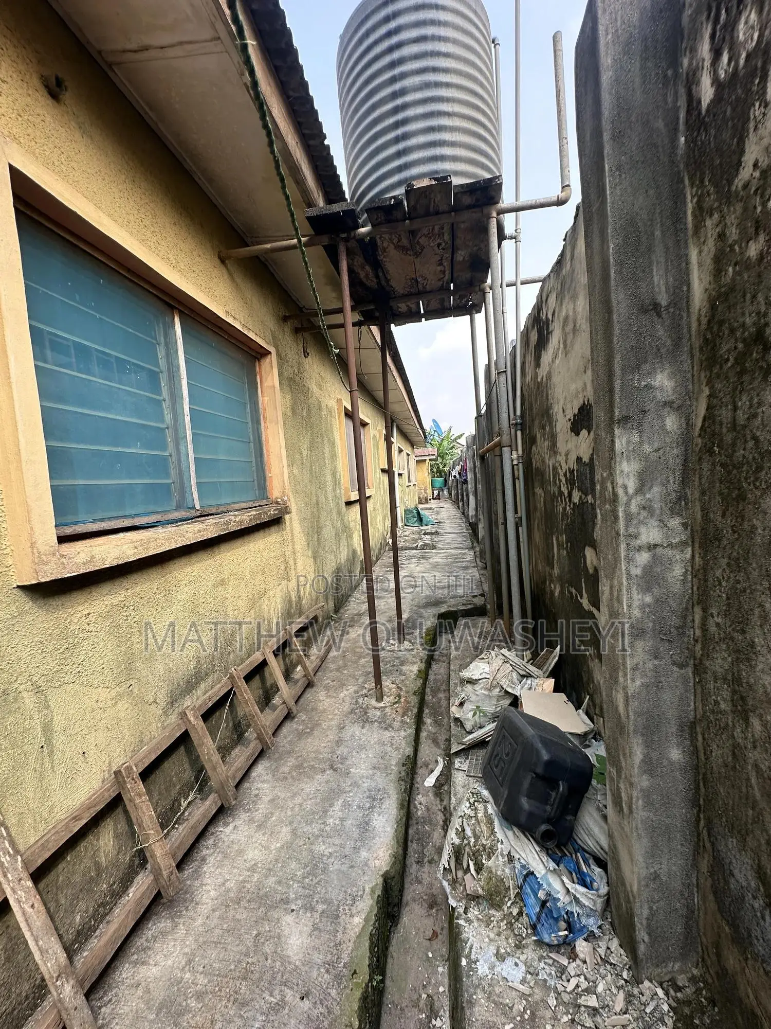 20bdrm Block of Flats in Gowon Estate Ipaja for sale