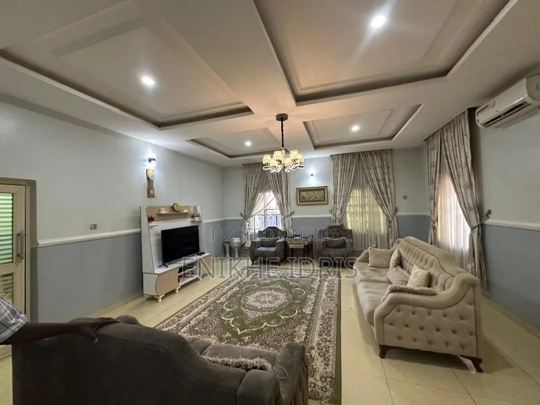 5bdrm Duplex in Urbarn, Lugbe District for sale