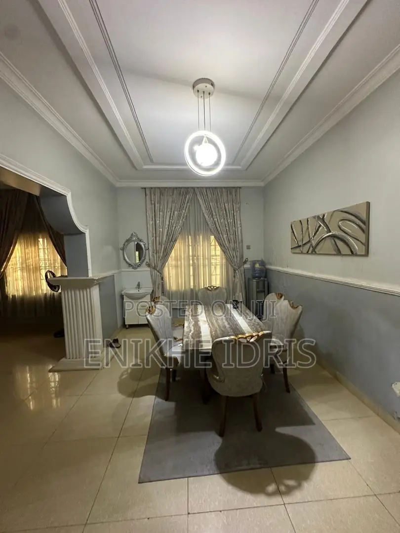 5bdrm Duplex in Urbarn, Lugbe District for sale