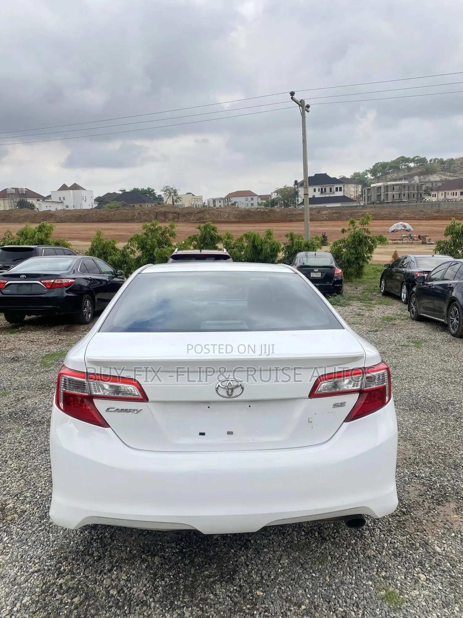 Toyota Camry SE 4dr Sedan (2.5L 4cyl 6A) 2013 White