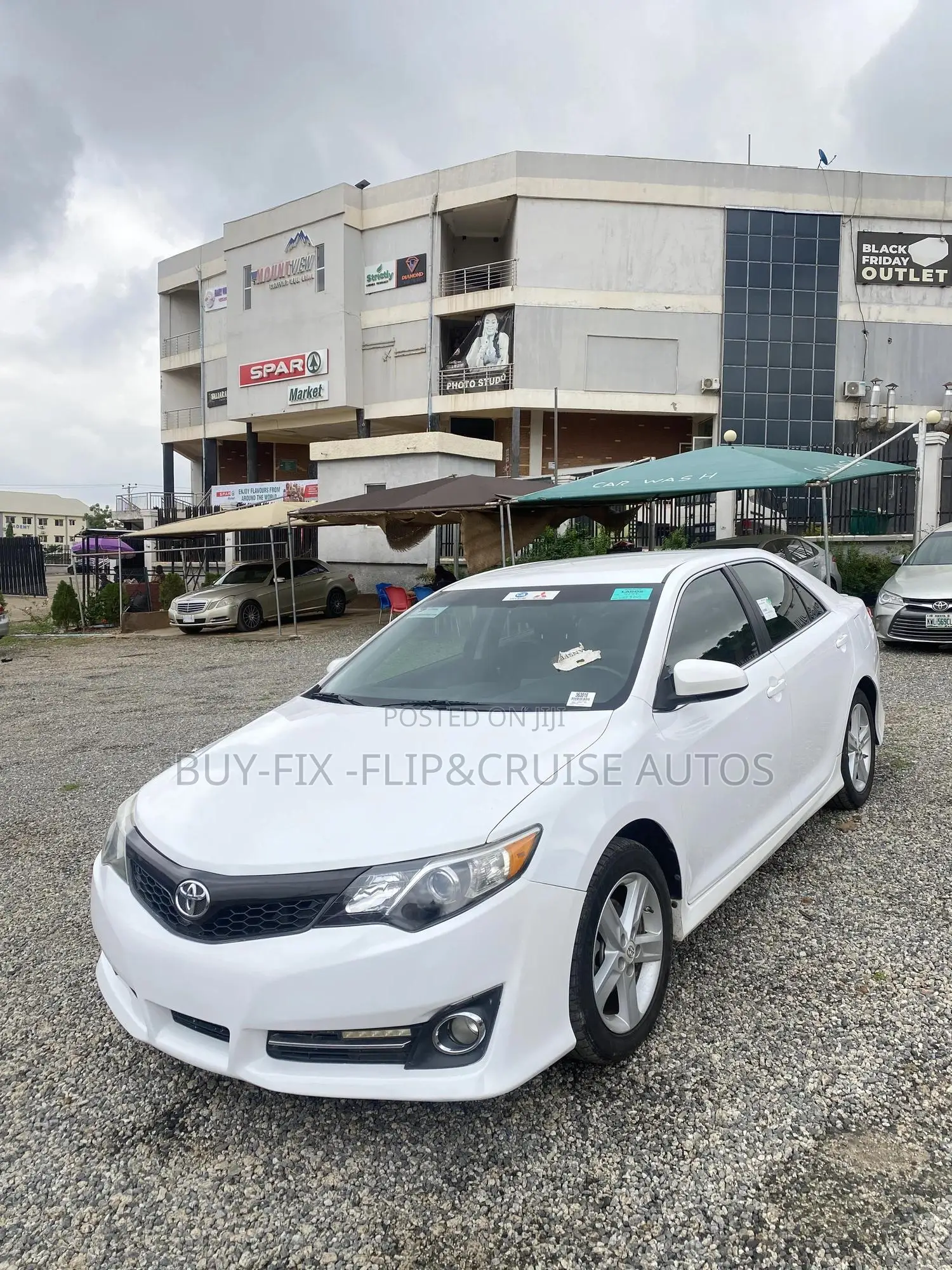 Toyota Camry SE 4dr Sedan (2.5L 4cyl 6A) 2013 White