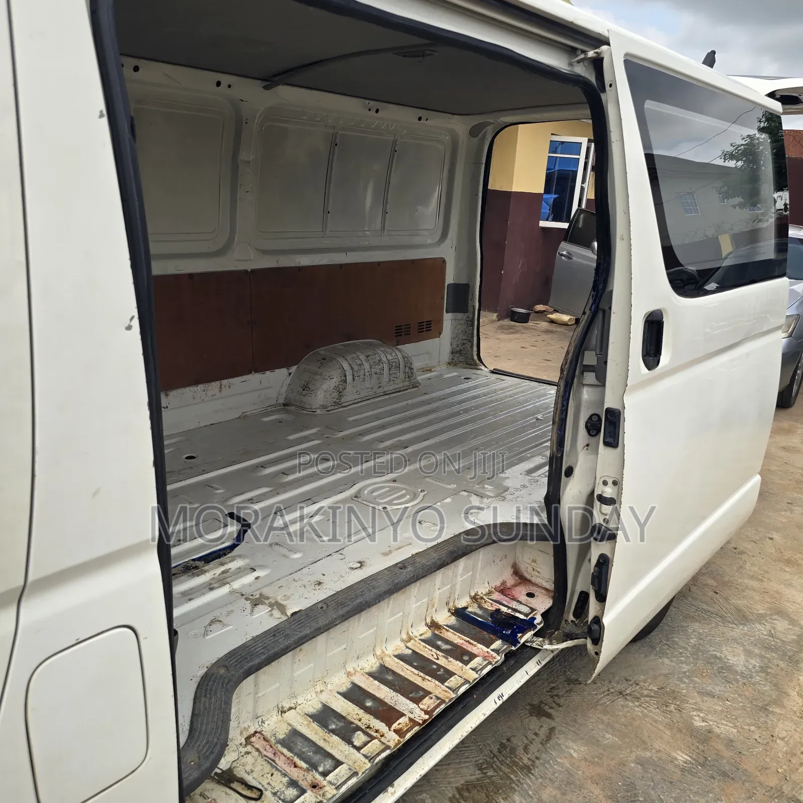 Toyota HiAce 2006 White