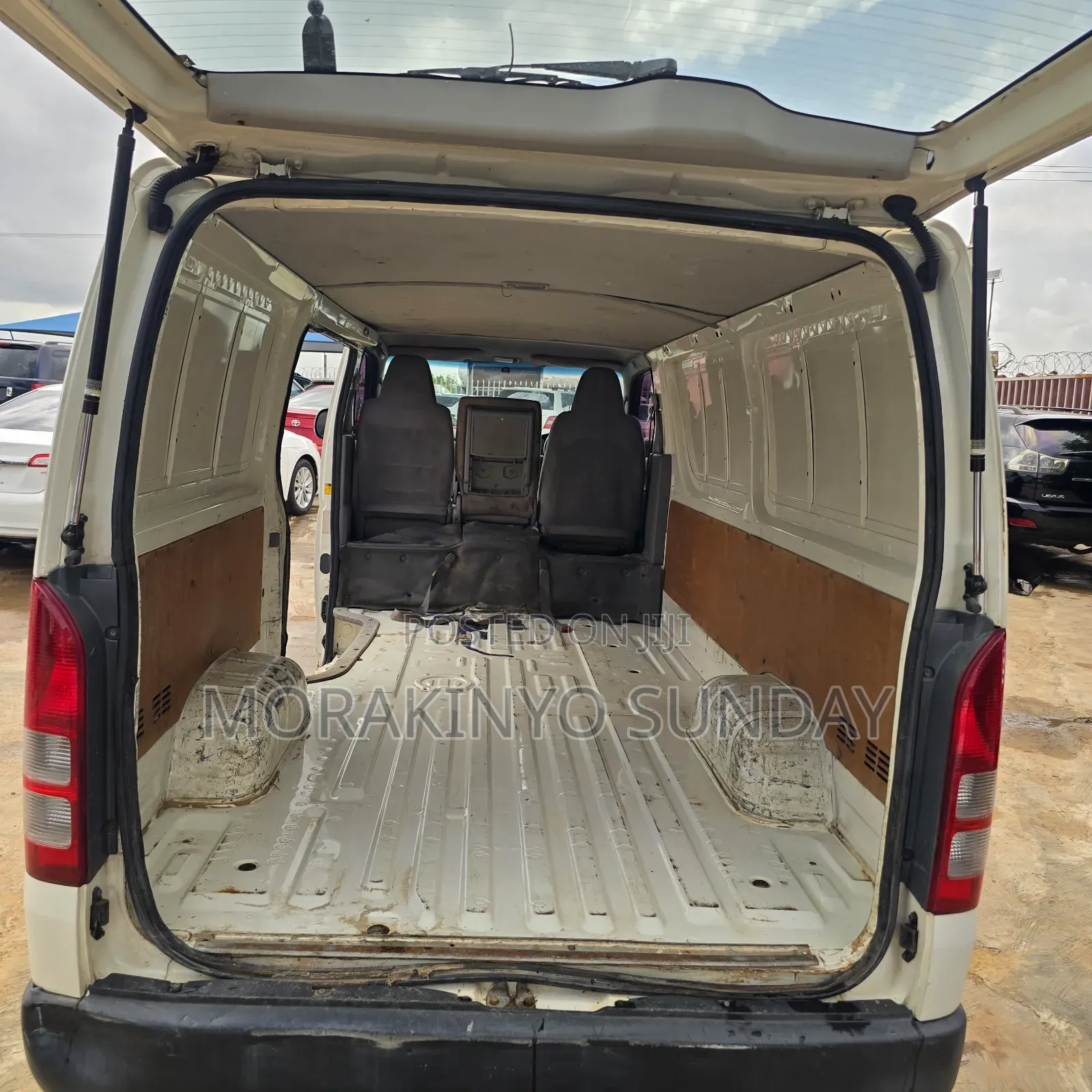 Toyota HiAce 2006 White