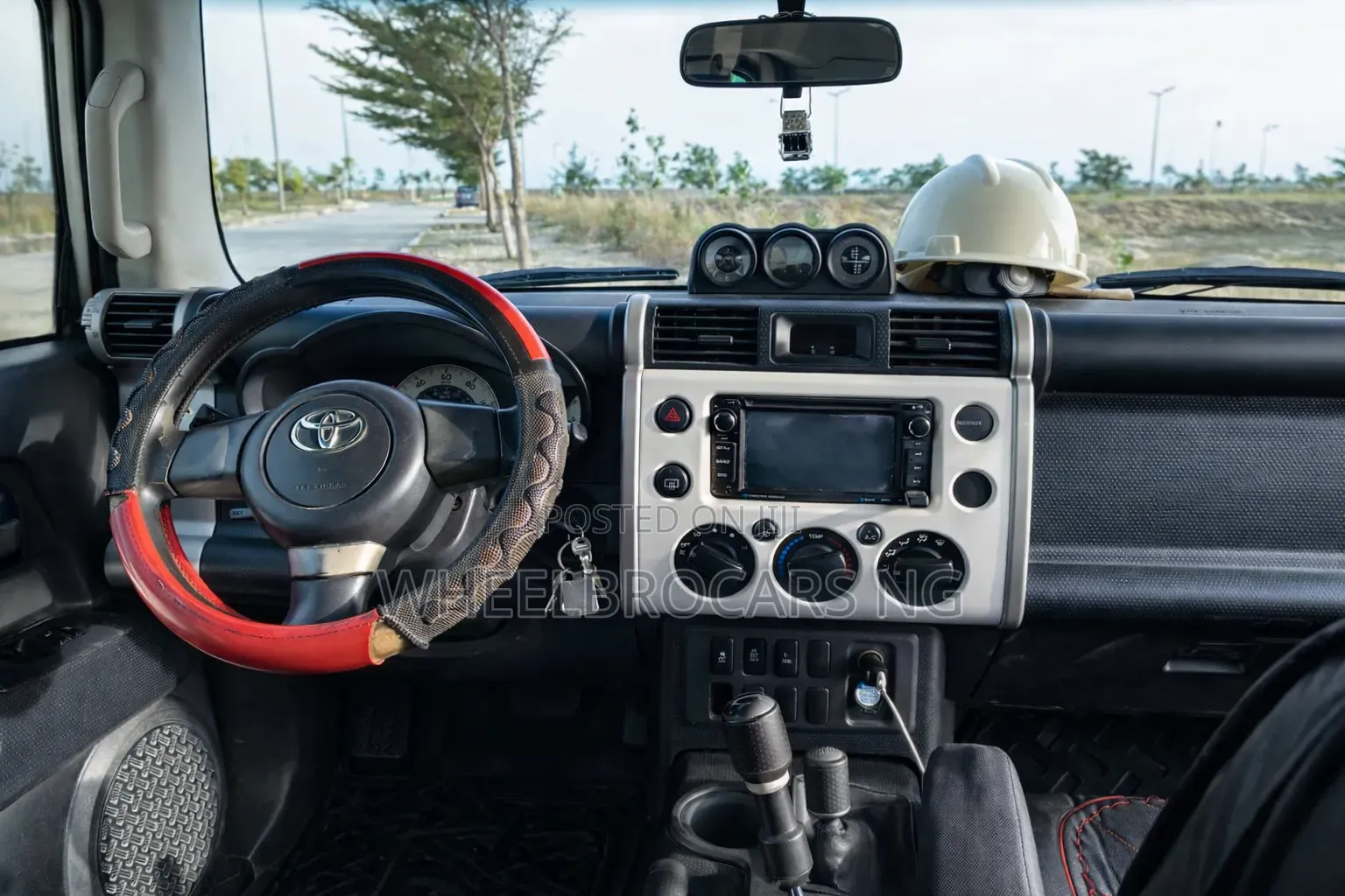 Toyota FJ Cruiser 4x4 Automatic 2012 White