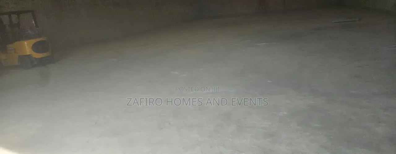 10002m Warehouse at Challenge Near Lagos Ibadan Expressway for Rent