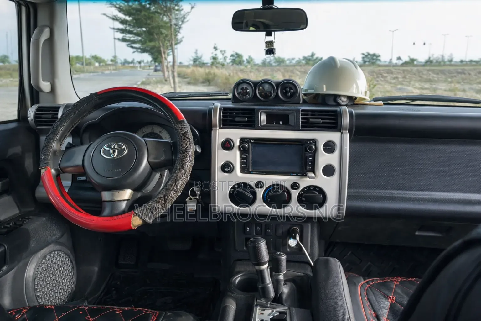 Toyota FJ Cruiser 4x4 Automatic 2012 White