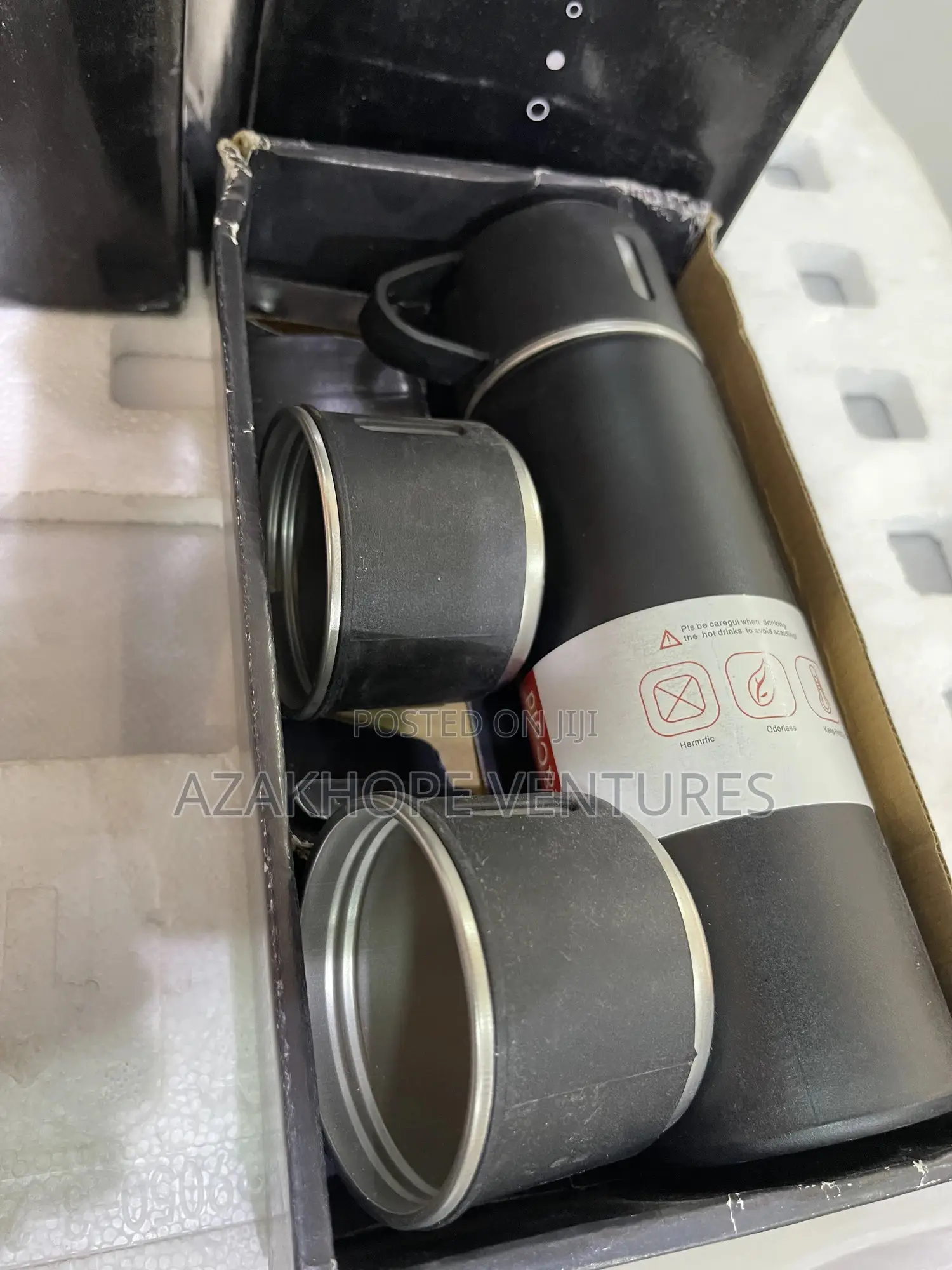 Stainless Steel Vacuum Flask Set With Two Cups.