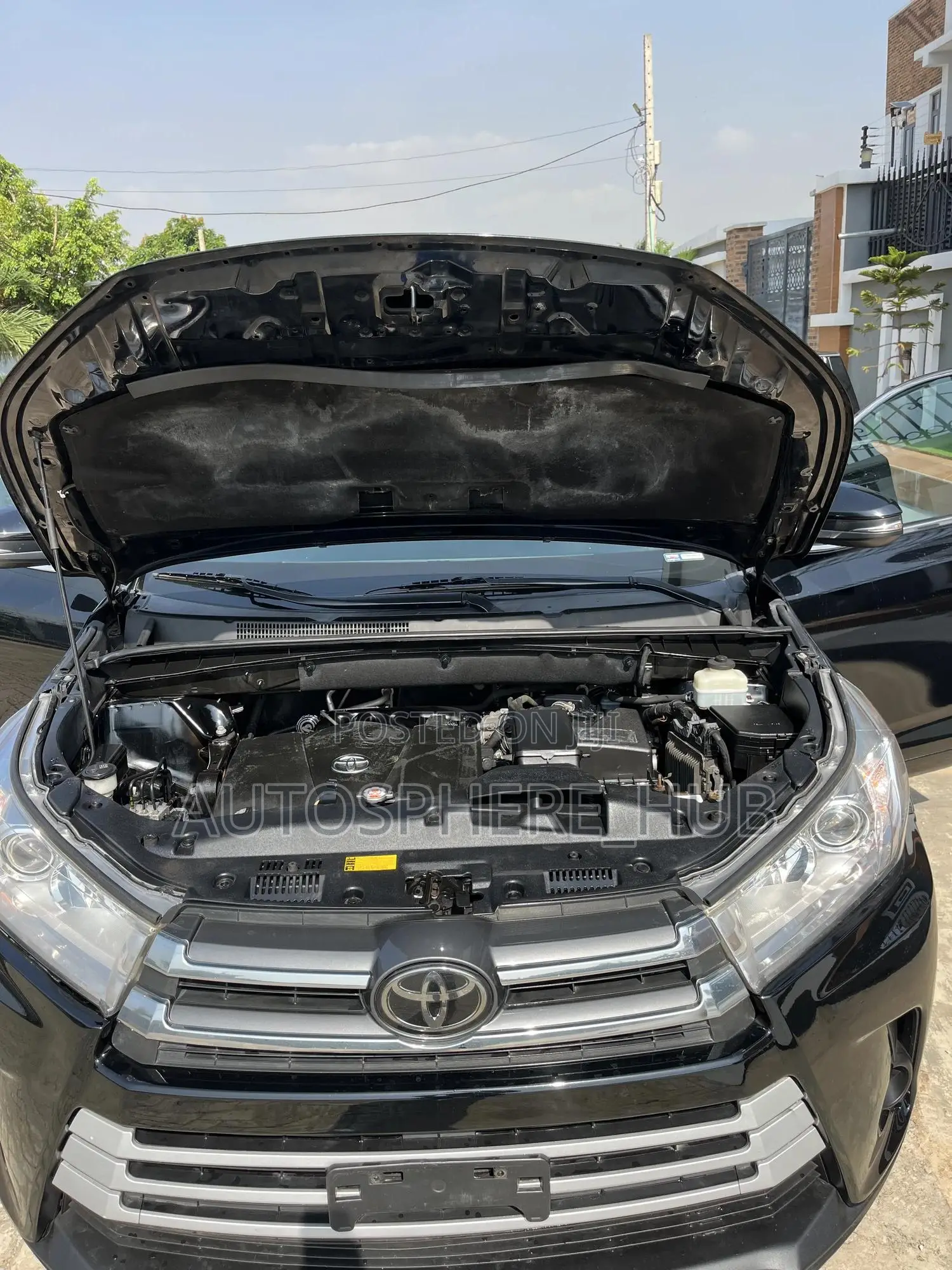 Toyota Highlander LE 4x4 V6 (3.5L 6cyl 8A) 2018 Gray