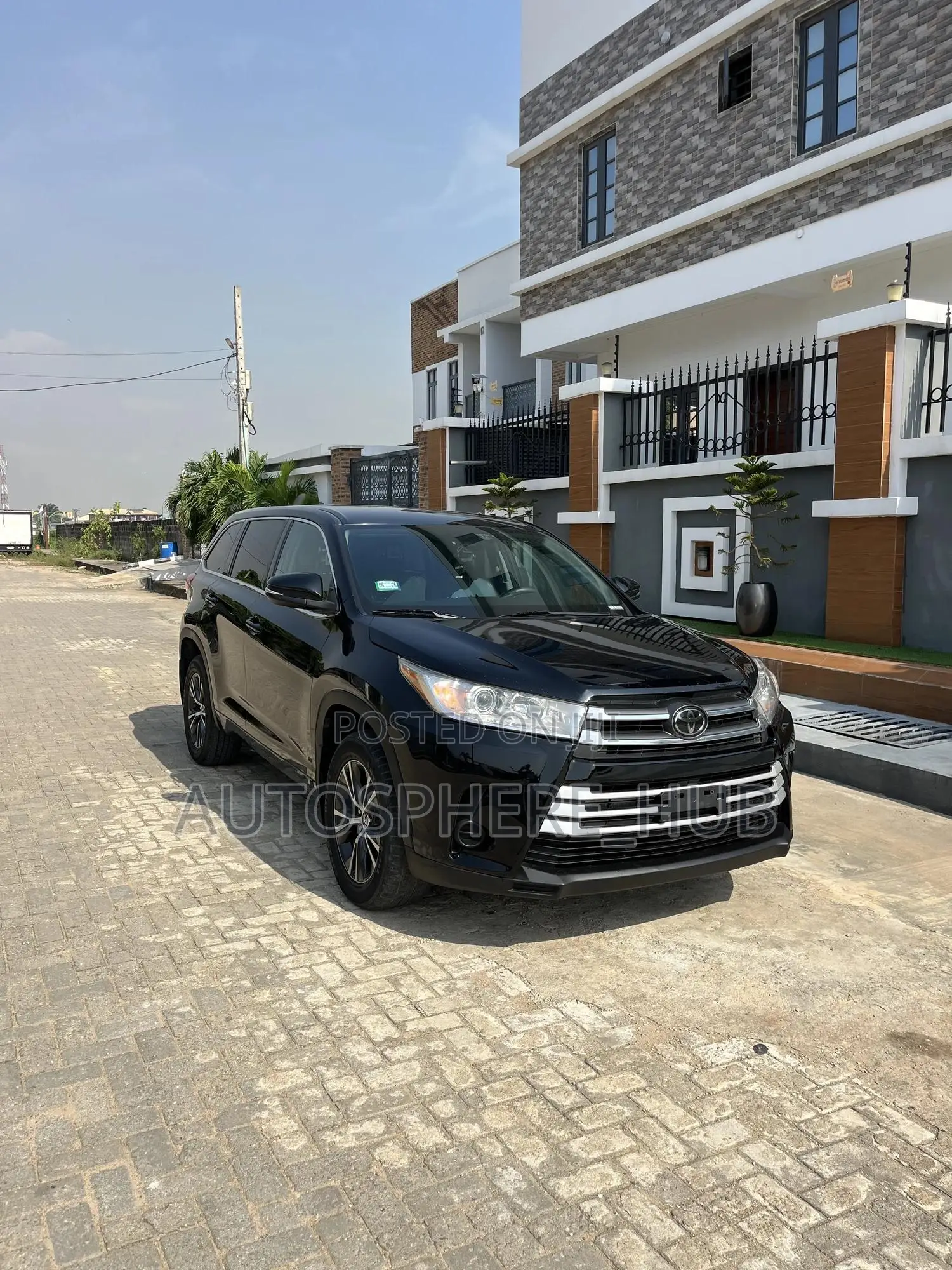 Toyota Highlander LE 4x4 V6 (3.5L 6cyl 8A) 2018 Gray