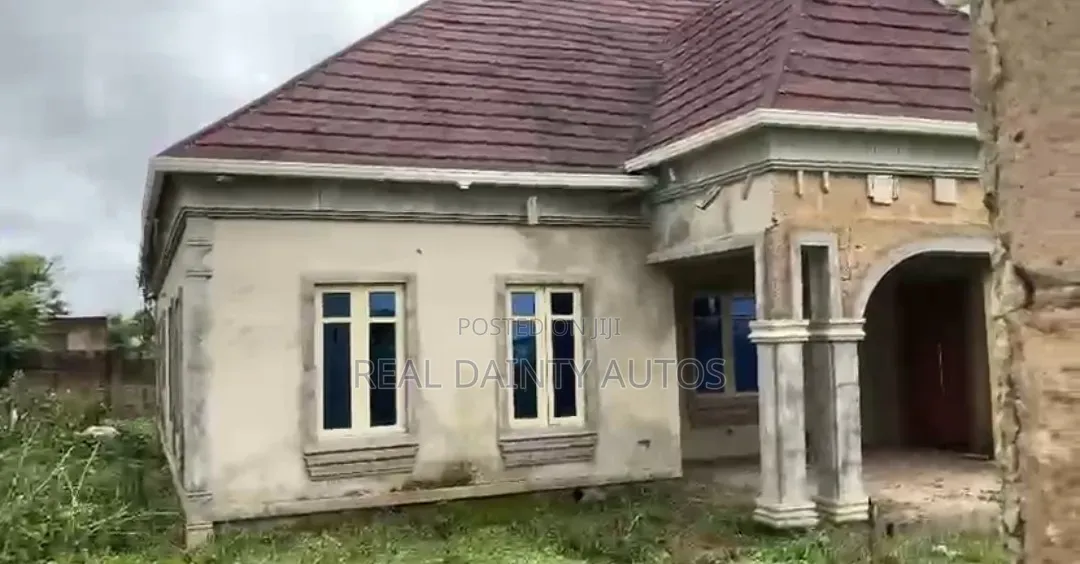 3bdrm House in On Muslim Bridge, Oluyole Estate for sale