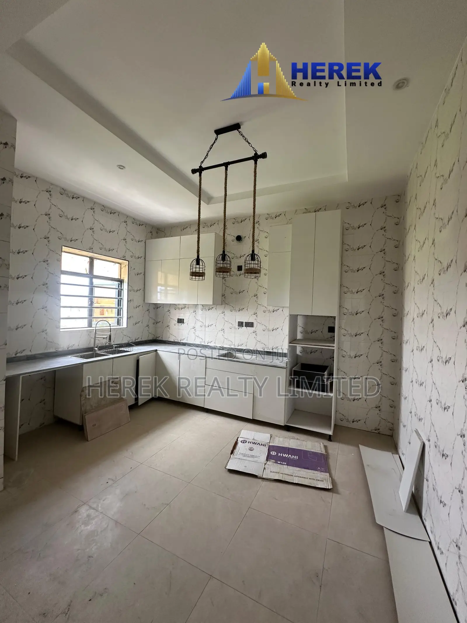 3bdrm Apartment in Ogombo for sale