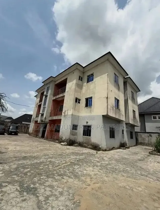 6bdrm Block of Flats in Rumudara Port, Obio-Akpor for sale