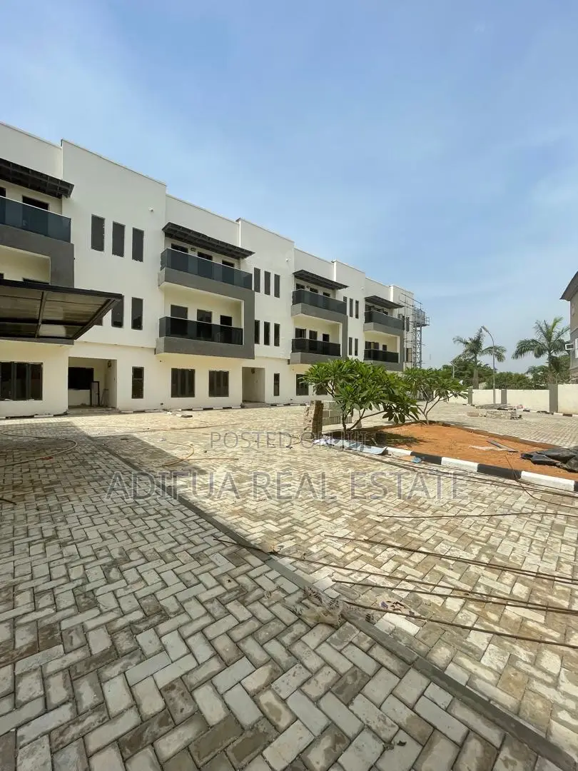 5bdrm Duplex in Mabushi for sale