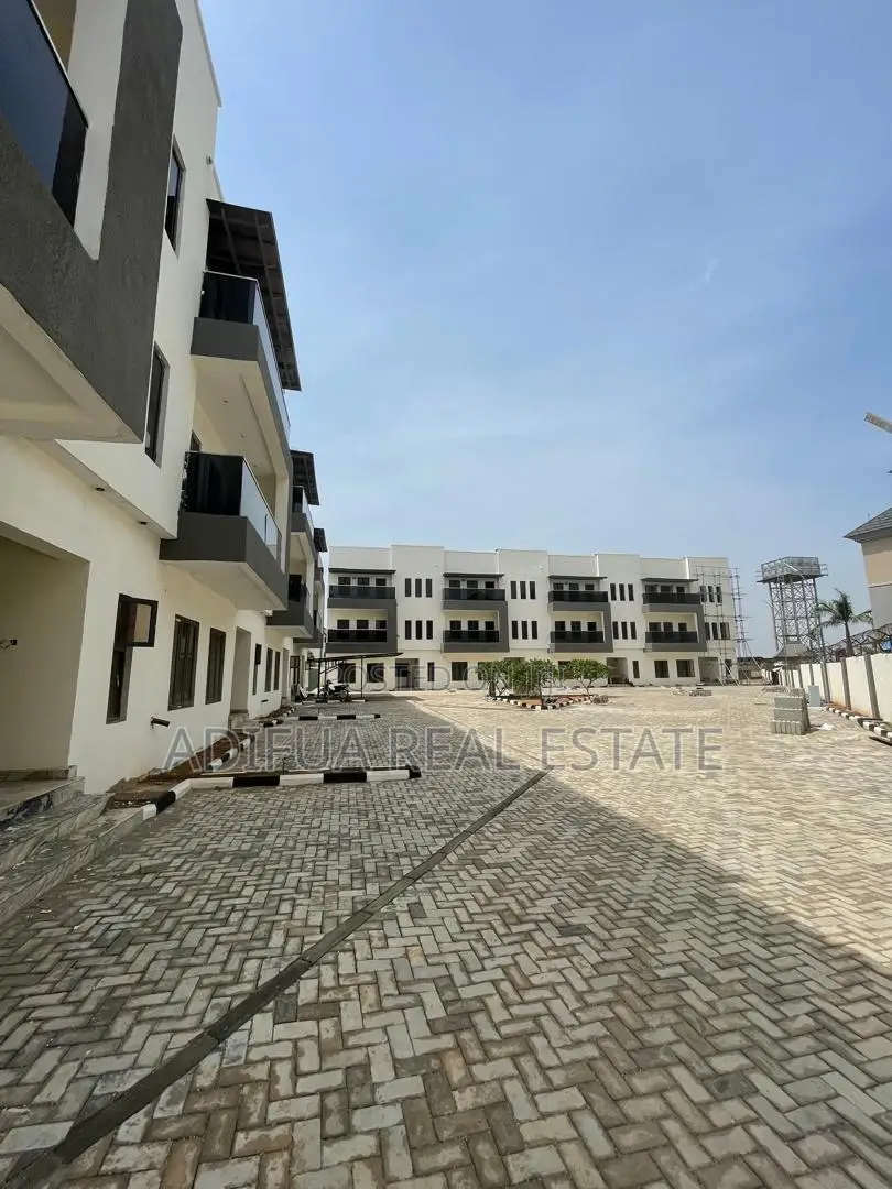 5bdrm Duplex in Mabushi for sale