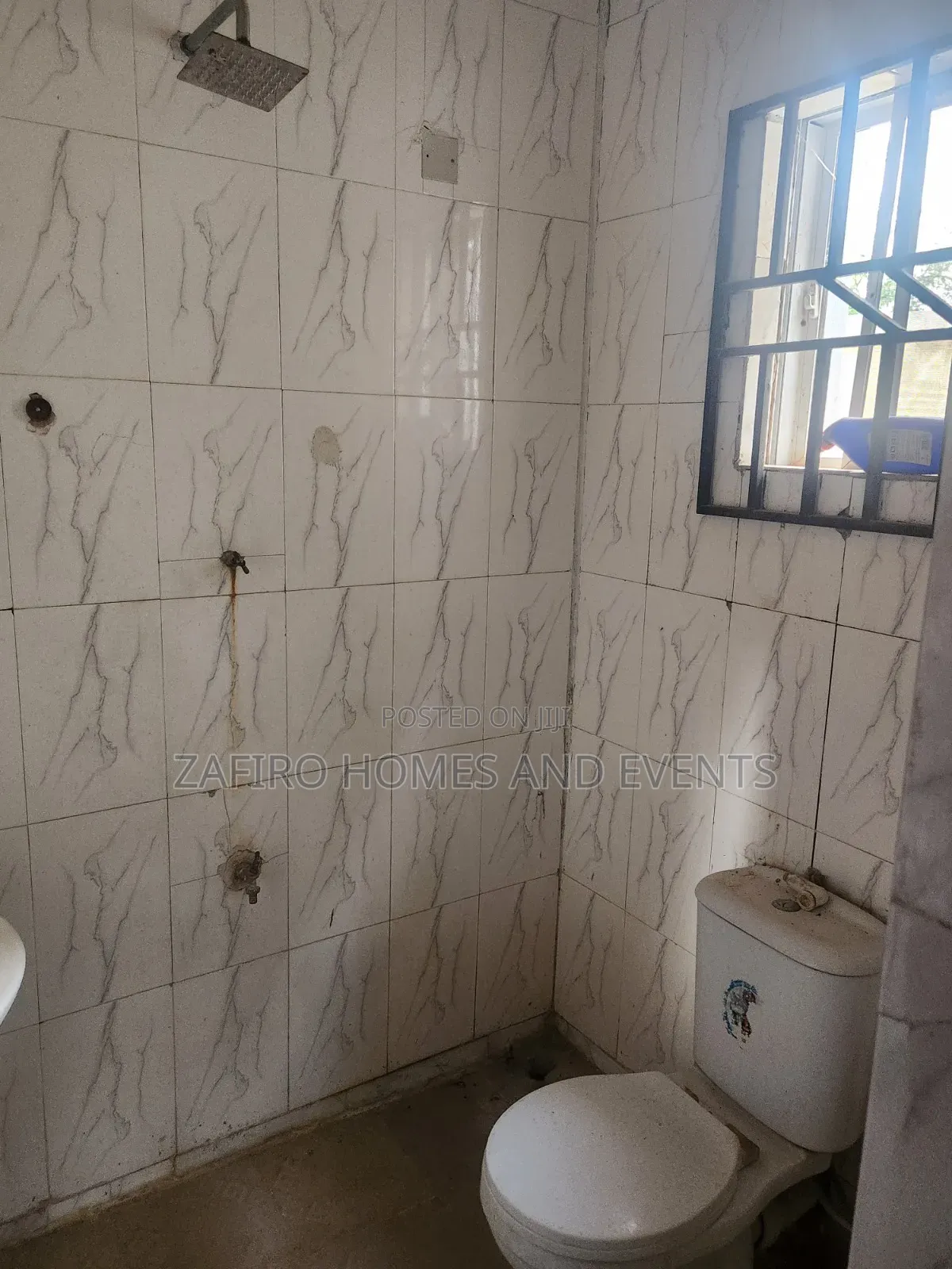 5bdrm Duplex in Kasunmu Road Akala for sale