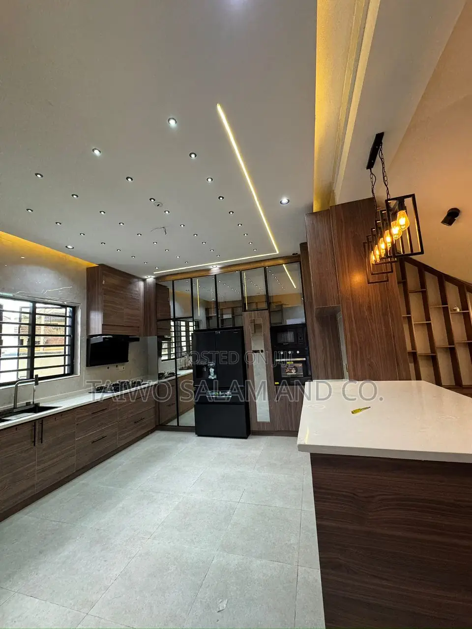 4bdrm Duplex in Agodi for sale