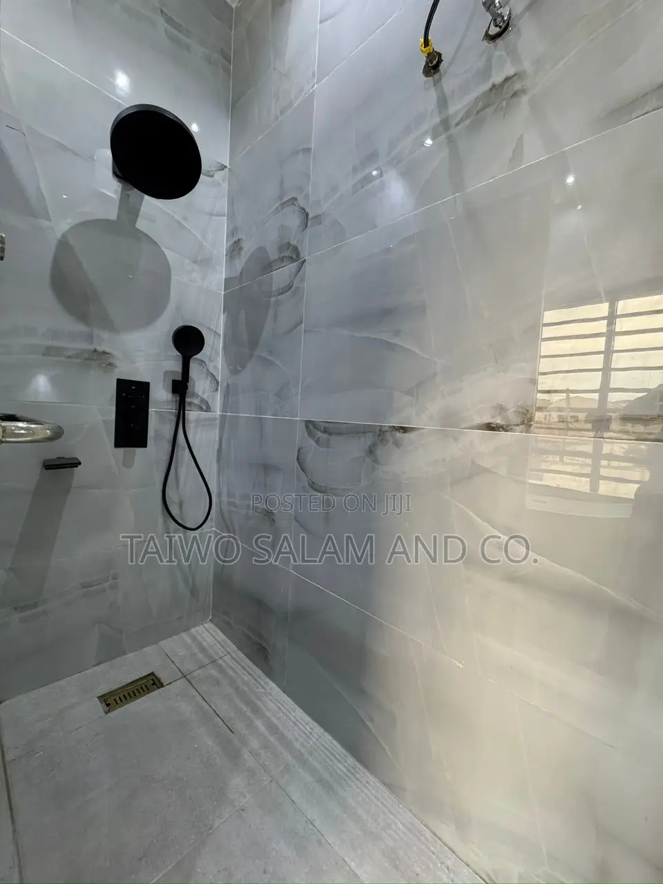 4bdrm Duplex in Agodi for sale