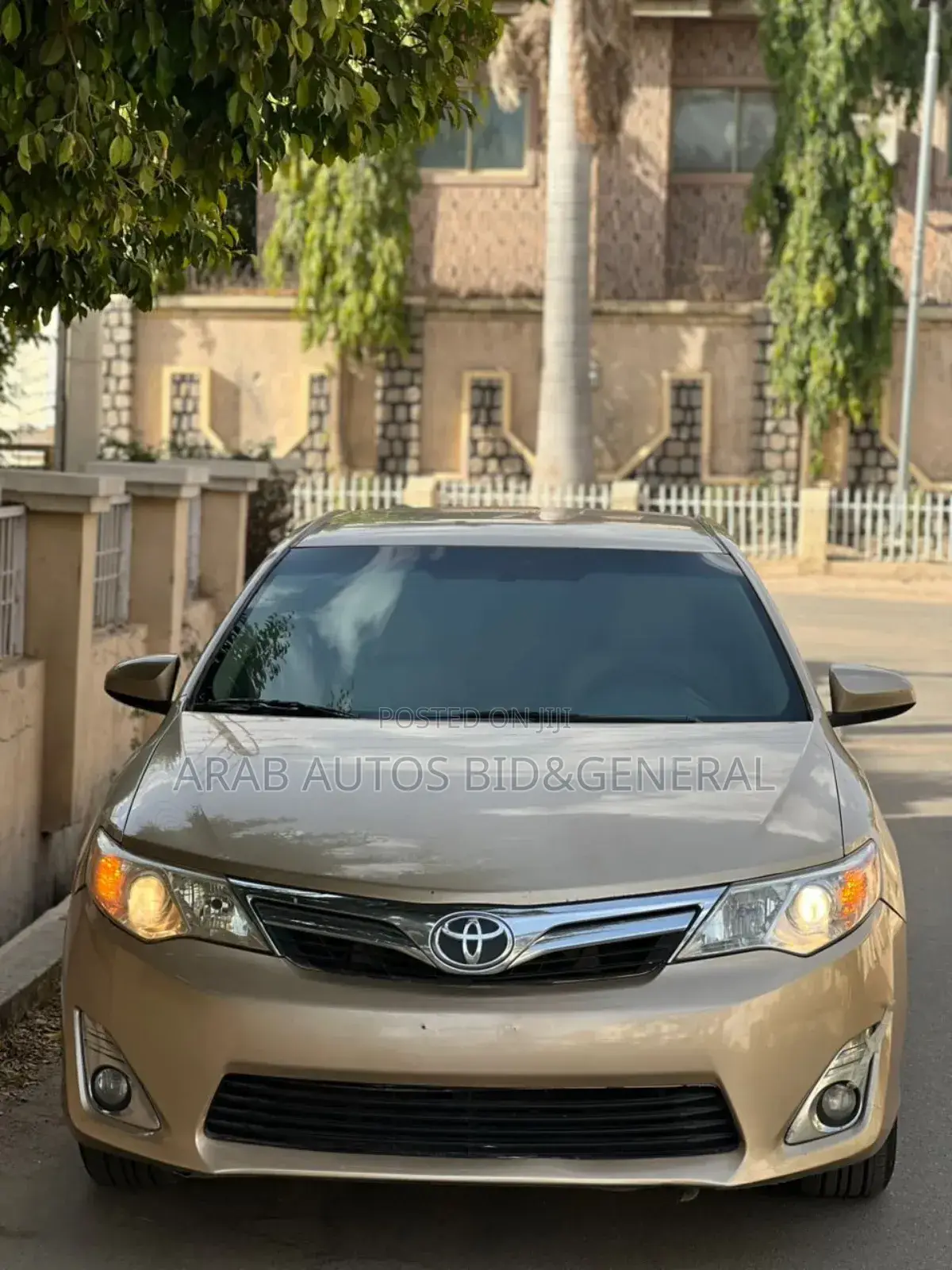 Toyota Camry LE 4dr Sedan (2.5L 4cyl 6A) 2013 Gold