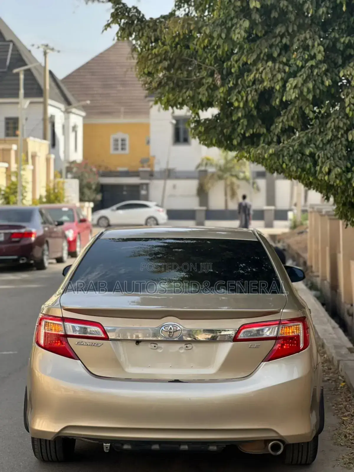 Toyota Camry LE 4dr Sedan (2.5L 4cyl 6A) 2013 Gold