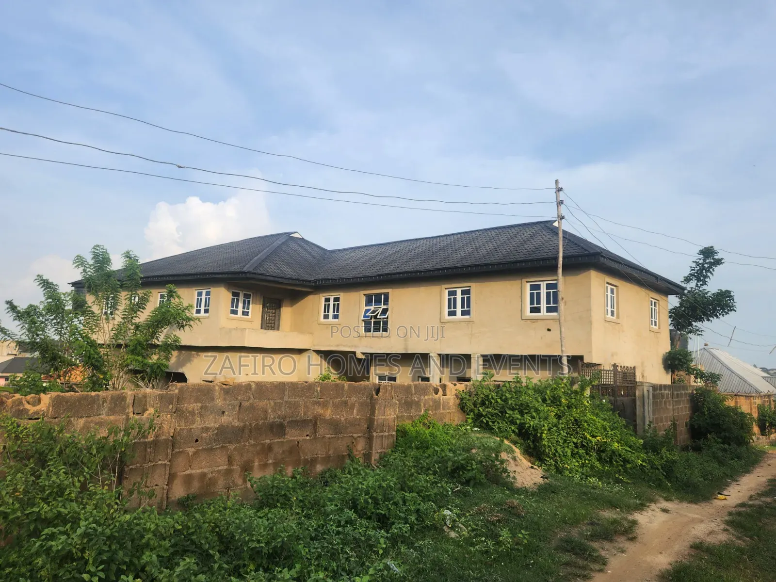 10bdrm Duplex in Golden Estate, Ibadan for sale