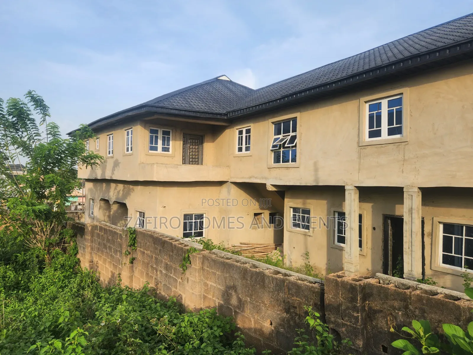 10bdrm Duplex in Golden Estate, Ibadan for sale