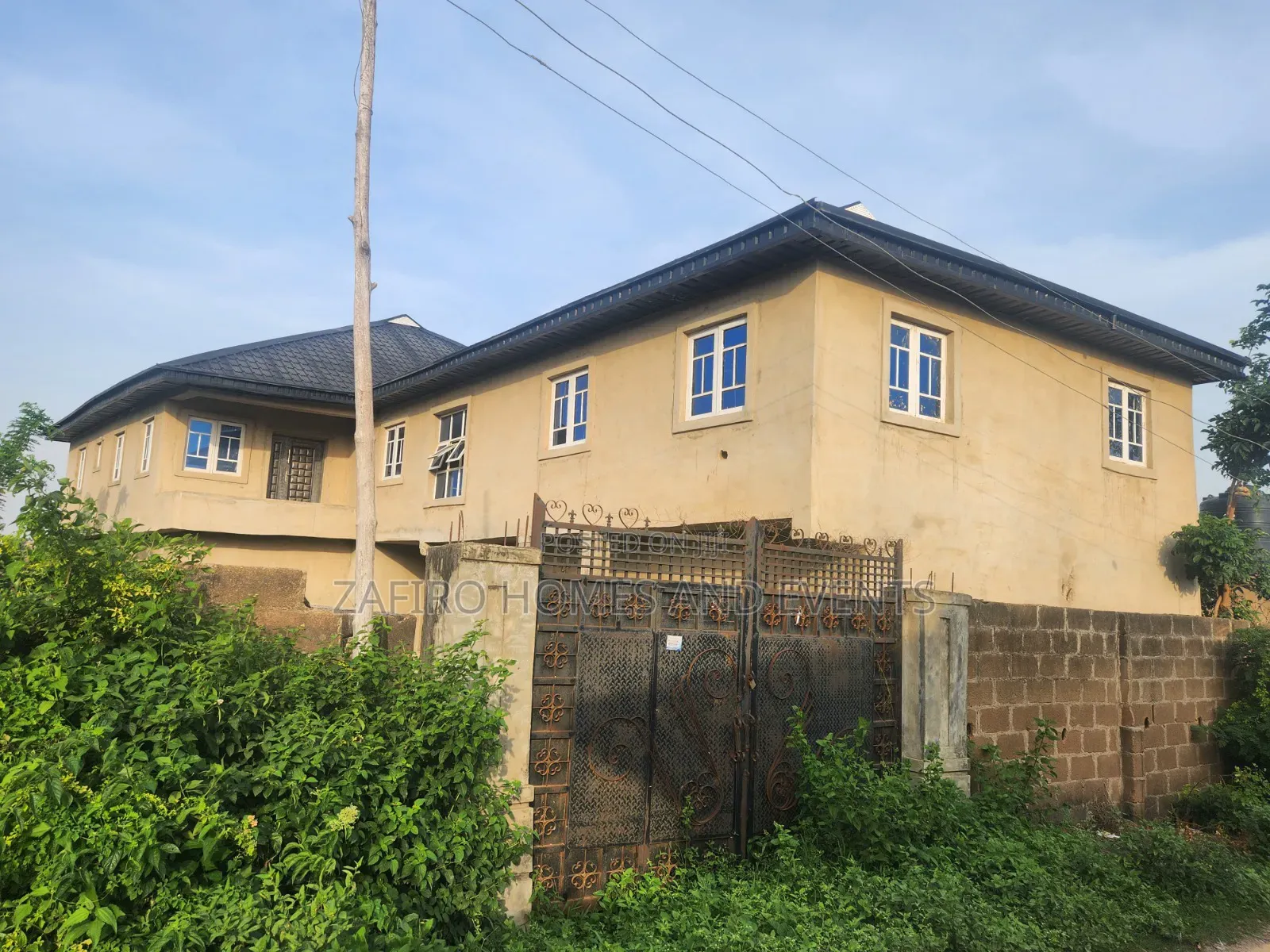 10bdrm Duplex in Golden Estate, Ibadan for sale