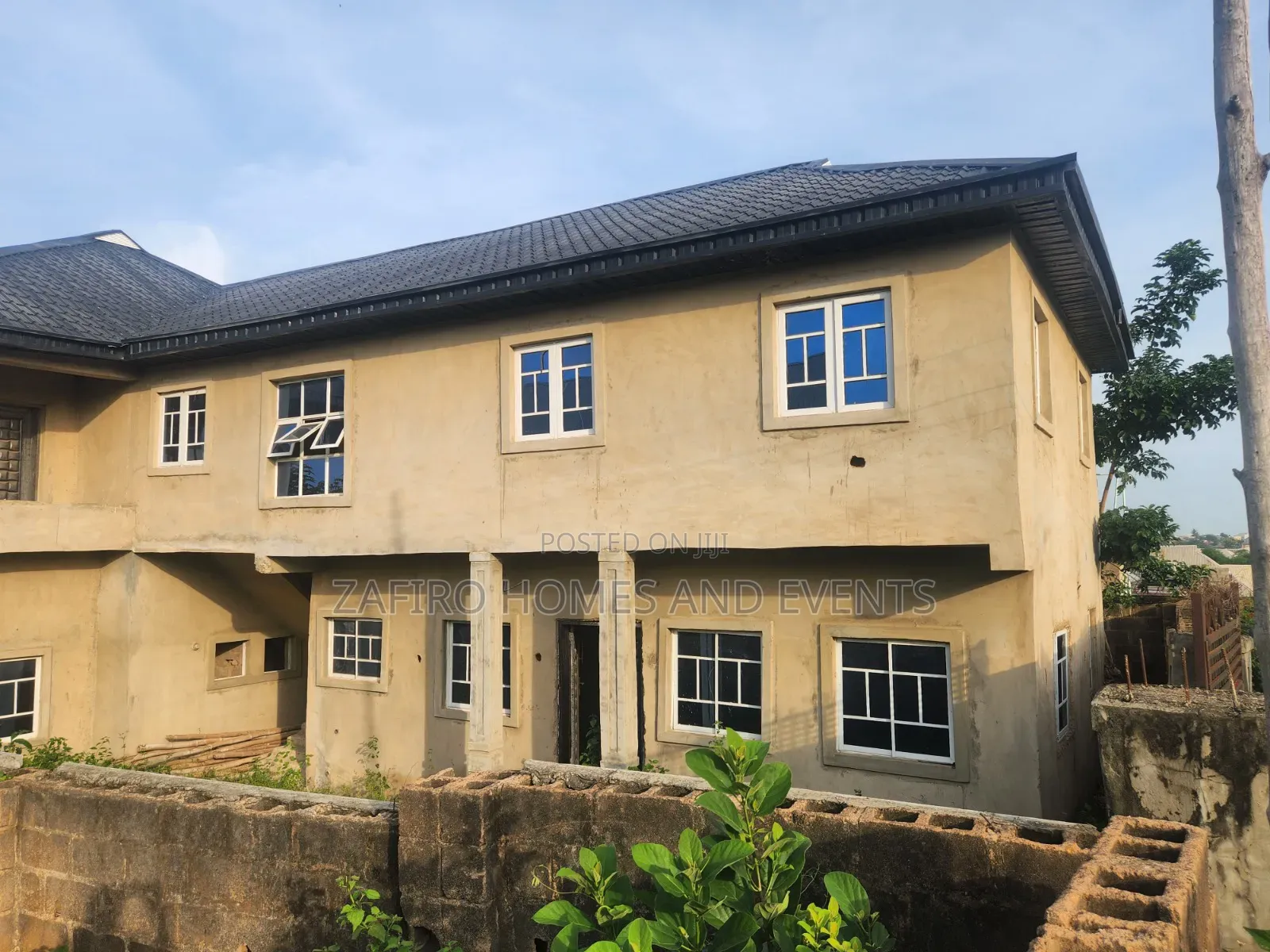 10bdrm Duplex in Golden Estate, Ibadan for sale