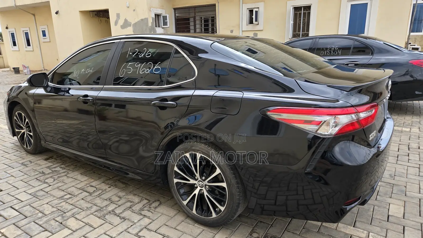 Toyota Camry SE FWD (2.5L 4cyl 8AM) 2018 Black