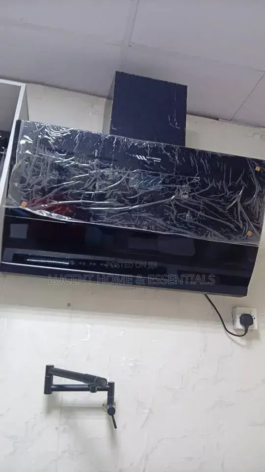 Modern Slanted Kitchen Heat Extractor - Tempered Glass