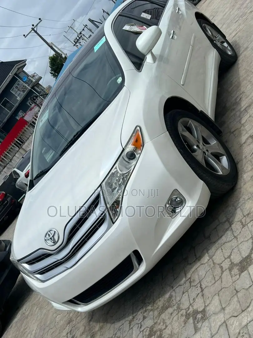 Toyota Venza XLE 2010 White