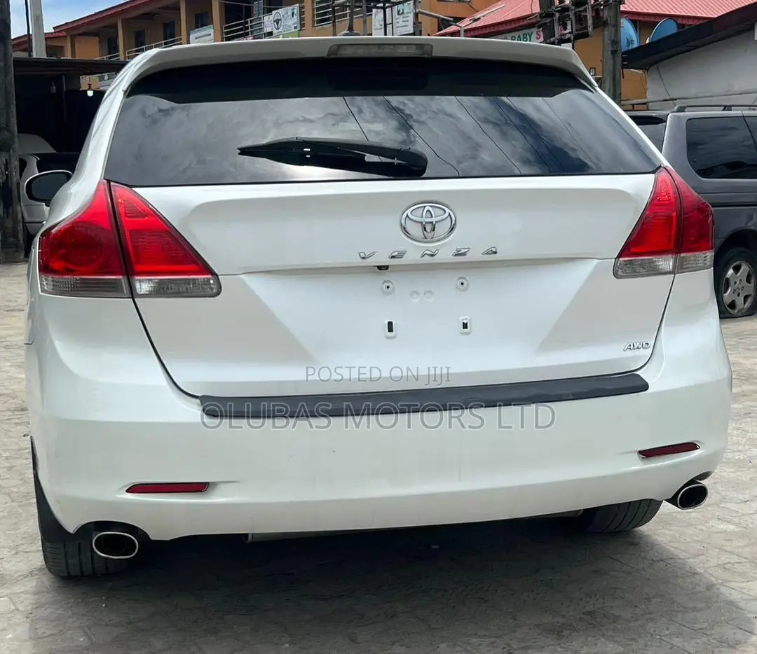 Toyota Venza XLE 2010 White