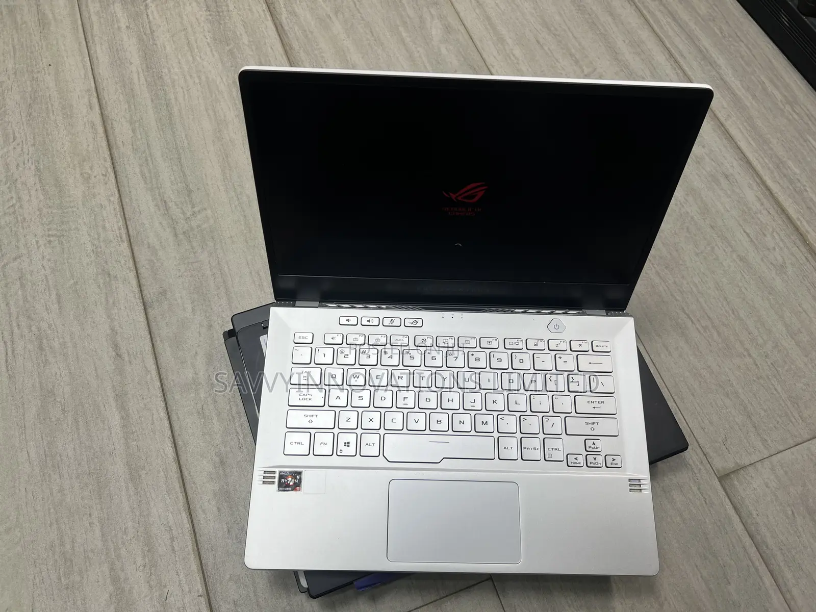 Laptop Asus ROG Zephyrus G14 16GB AMD Ryzen 9 SSD 1T