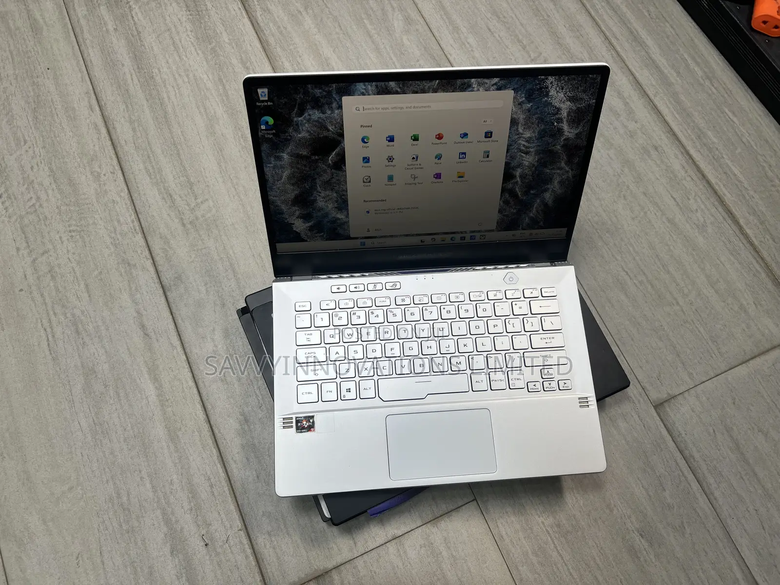 Laptop Asus ROG Zephyrus G14 16GB AMD Ryzen 9 SSD 1T