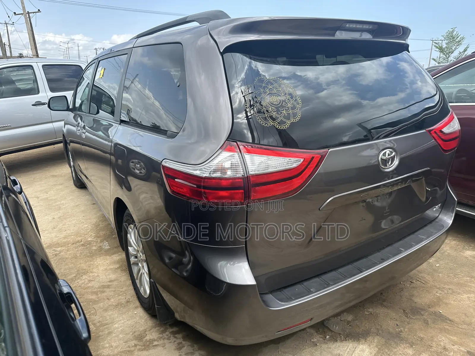 Toyota Sienna XLE 8-Passenger 4dr Minivan (3.5L 6cyl 6A) 2015 Silver