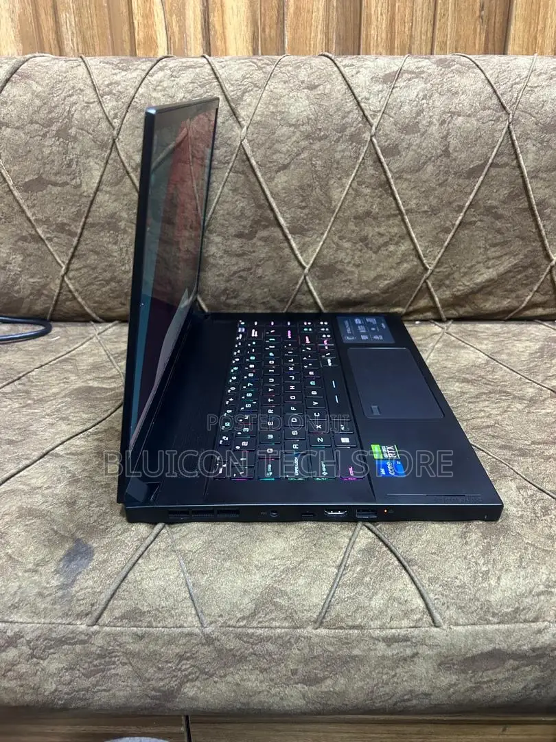 Laptop MSI GS66 Stealth 12UHS 16GB Intel Core i7 SSD 1T
