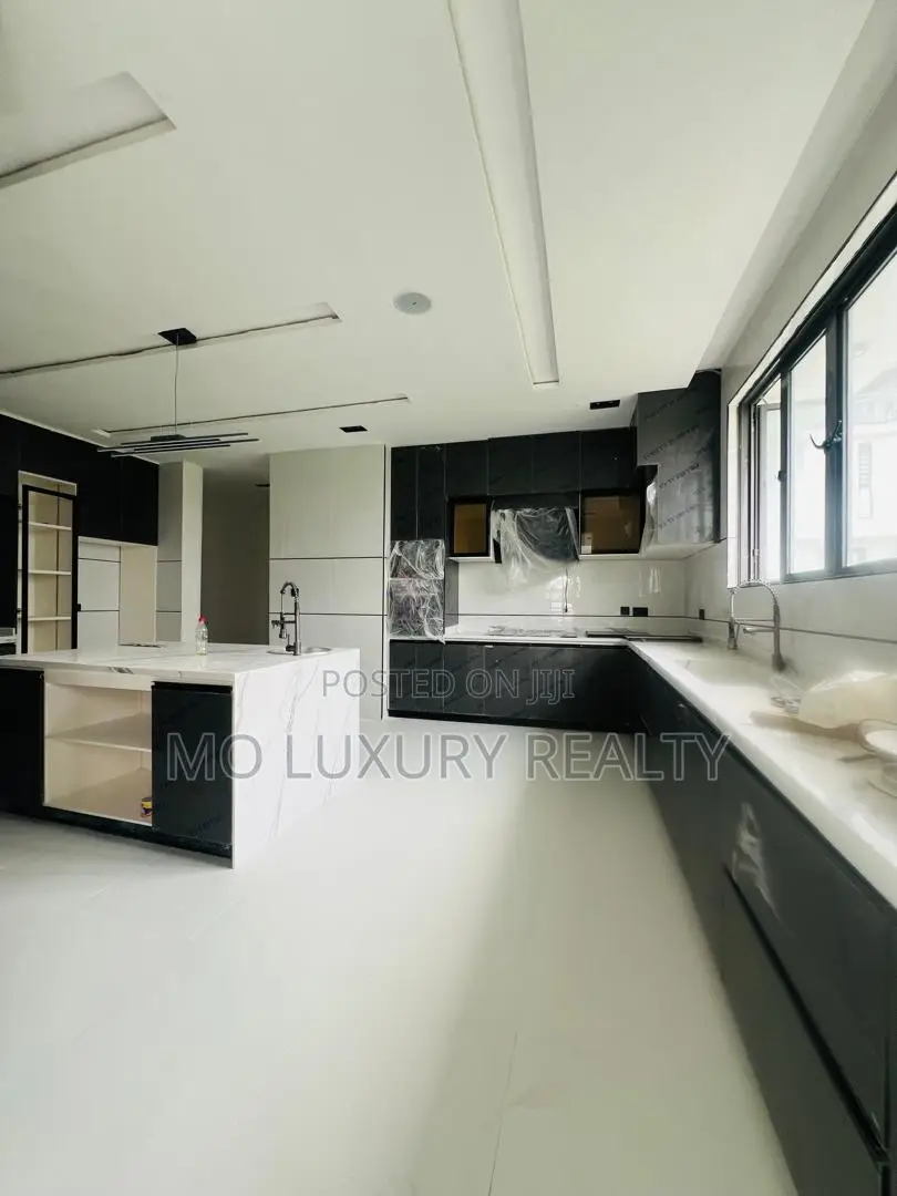 5bdrm Duplex in Ikate for sale