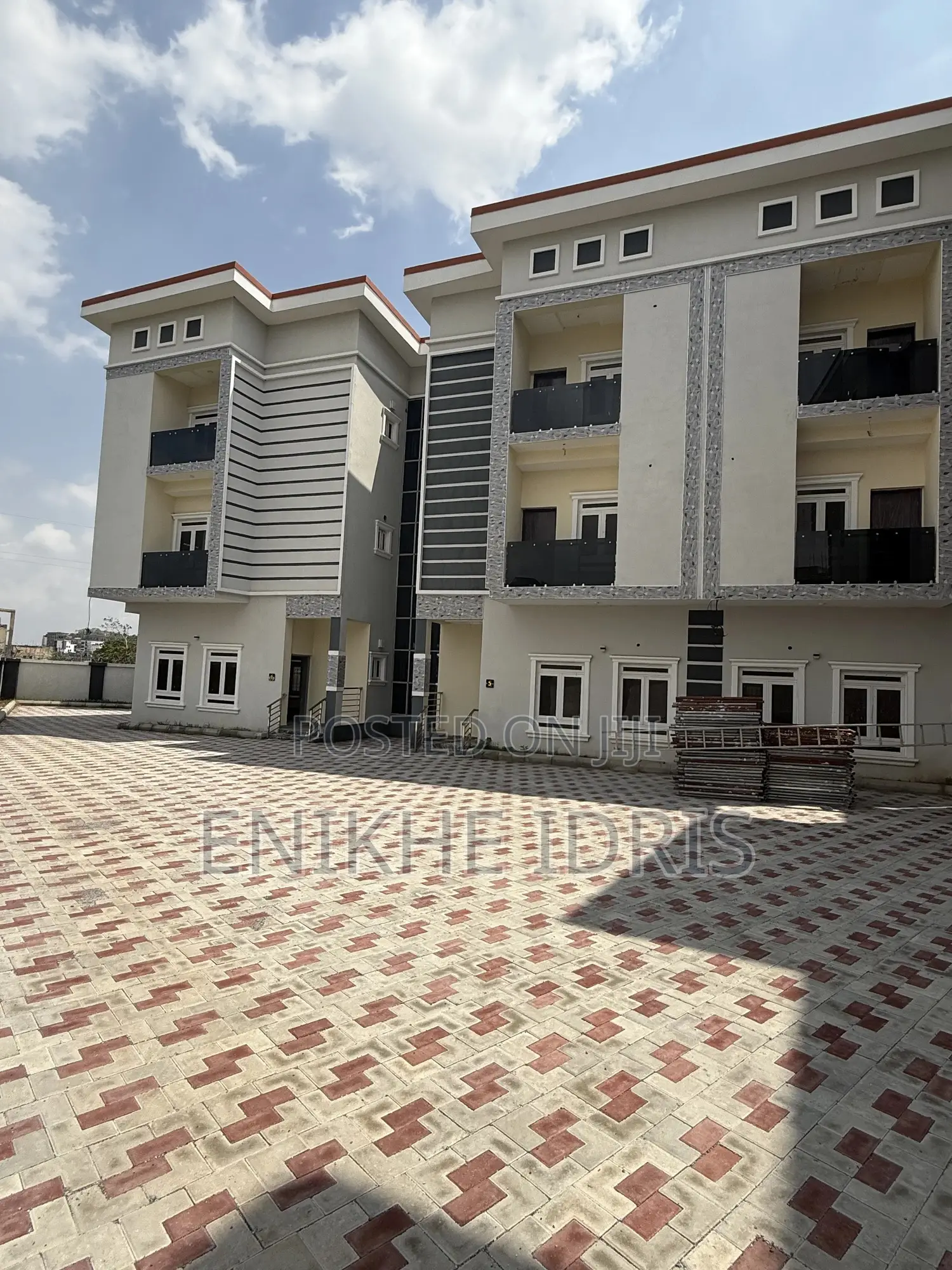 4bdrm Townhouse/Terrace in Guzape Main for sale