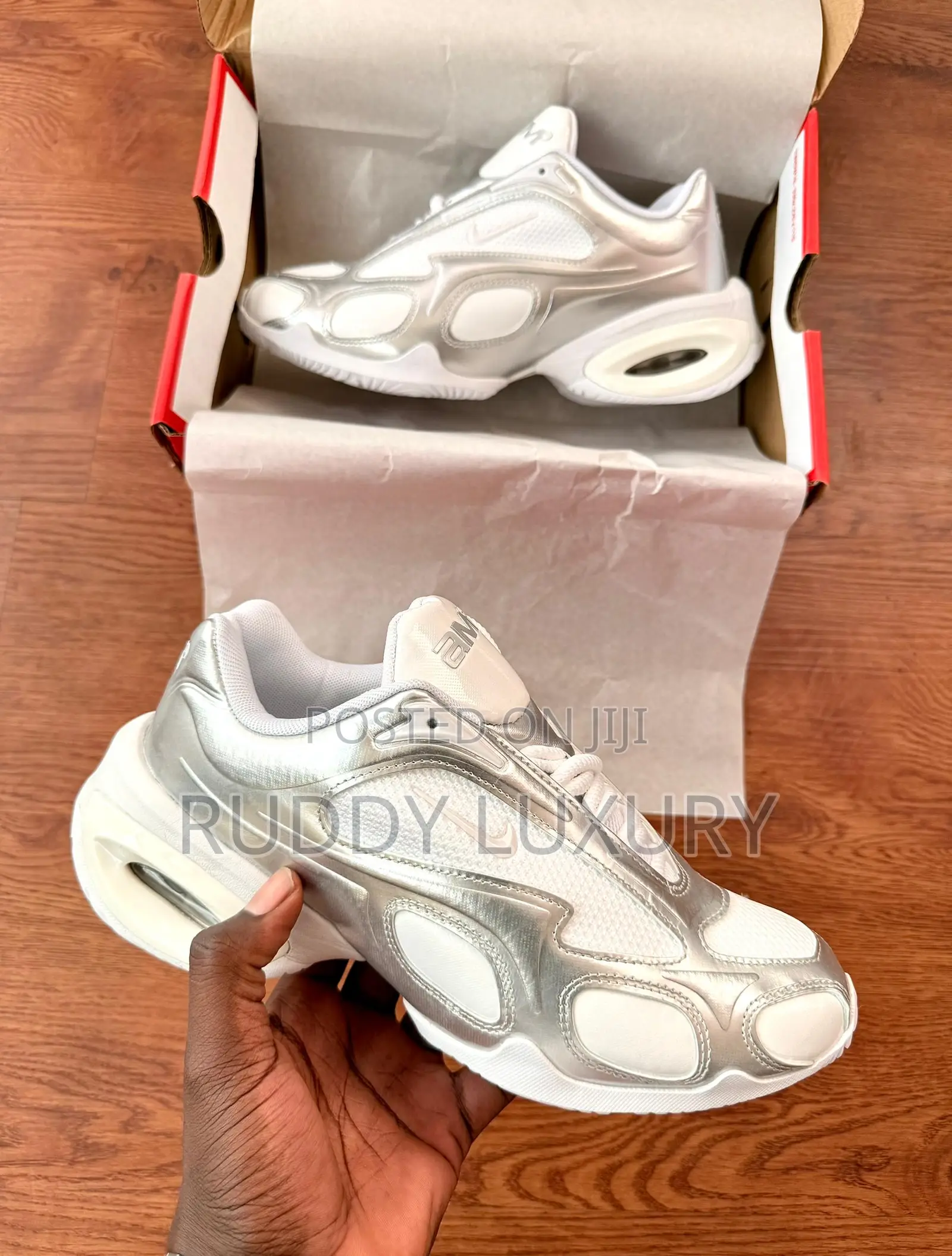 Nike Airmax Muse Se/ Buy One Get a Free Sock