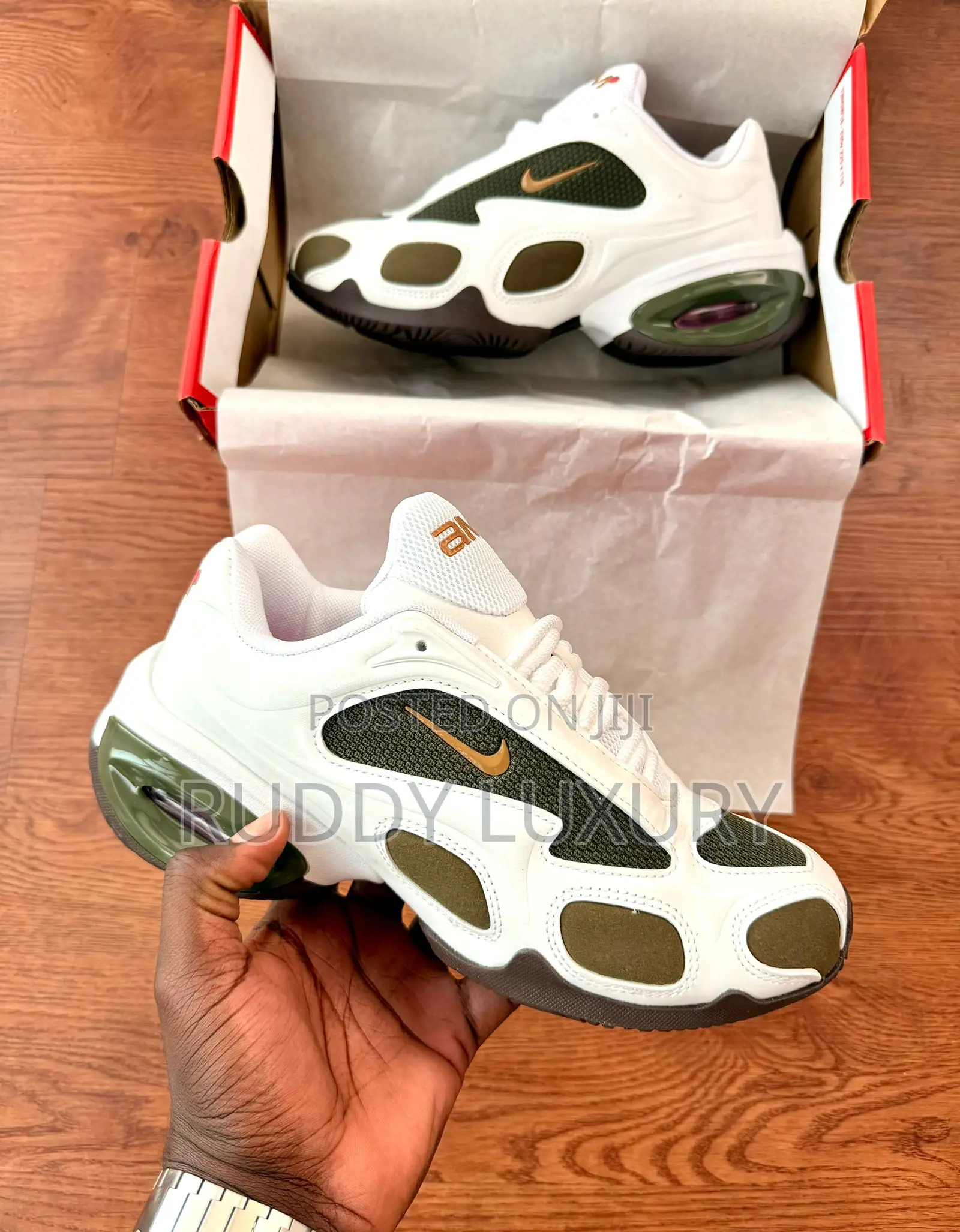 Nike Airmax Muse Se/ Buy One Get a Free Sock
