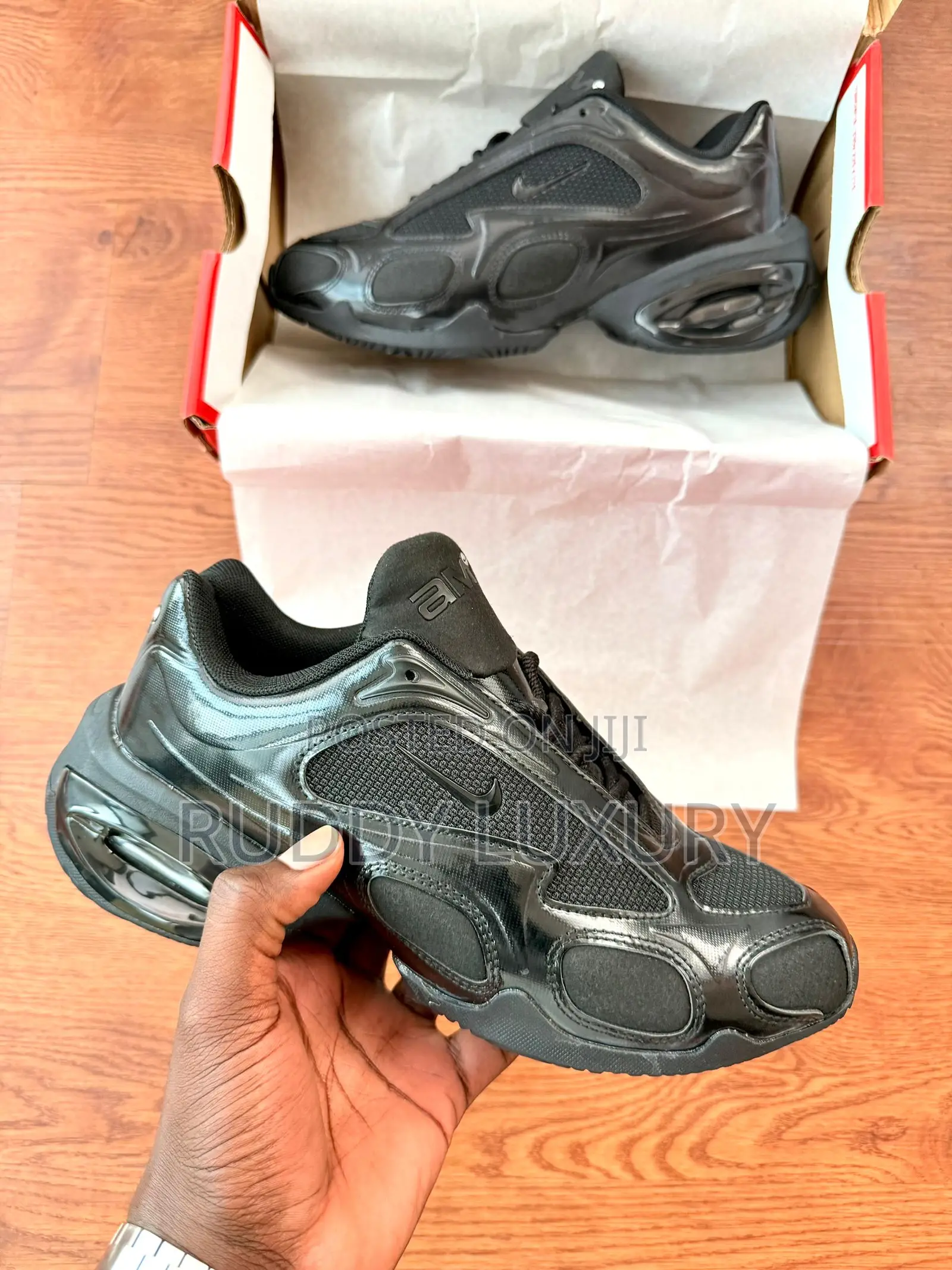 Nike Airmax Muse Se/ Buy One Get a Free Sock